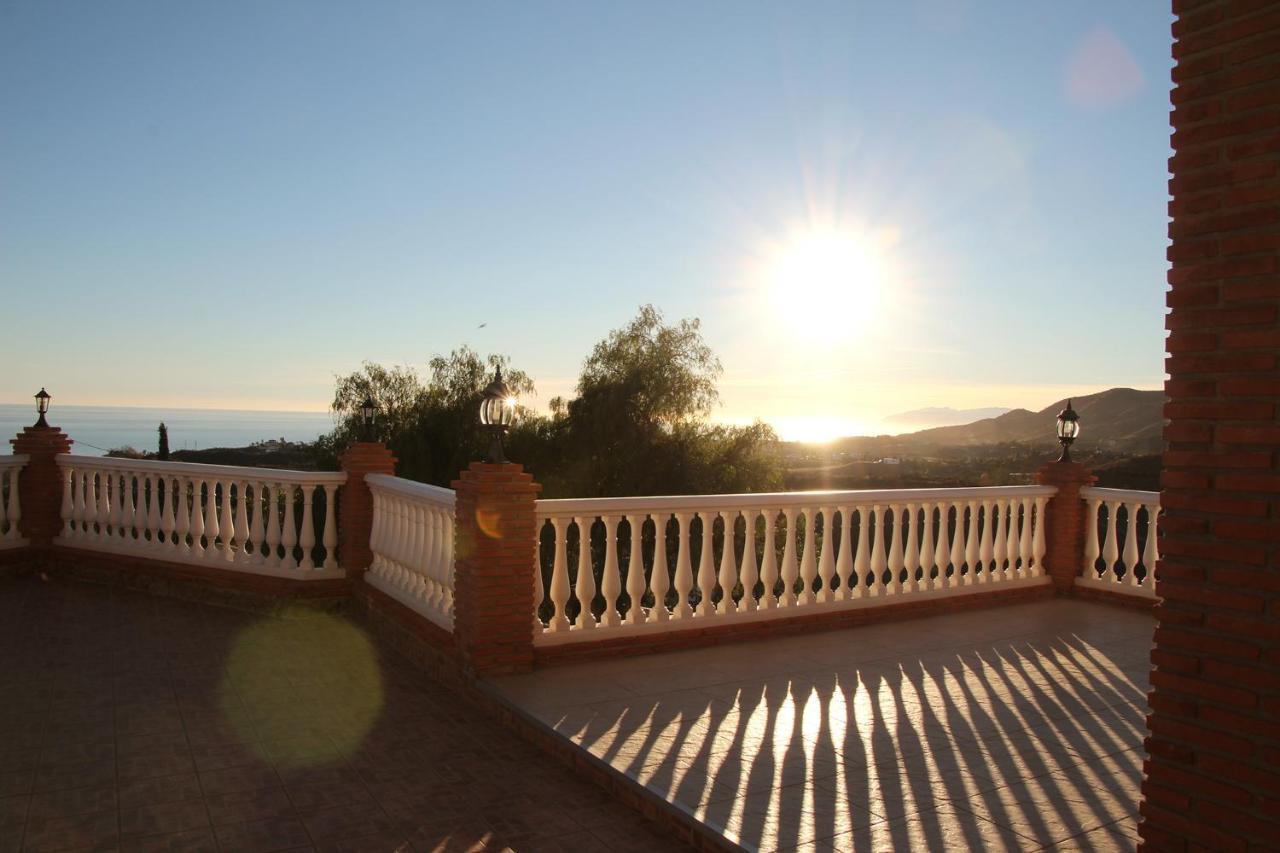 Villa El Palomar Azul With Pool And Sea View Benajarafe Esterno foto