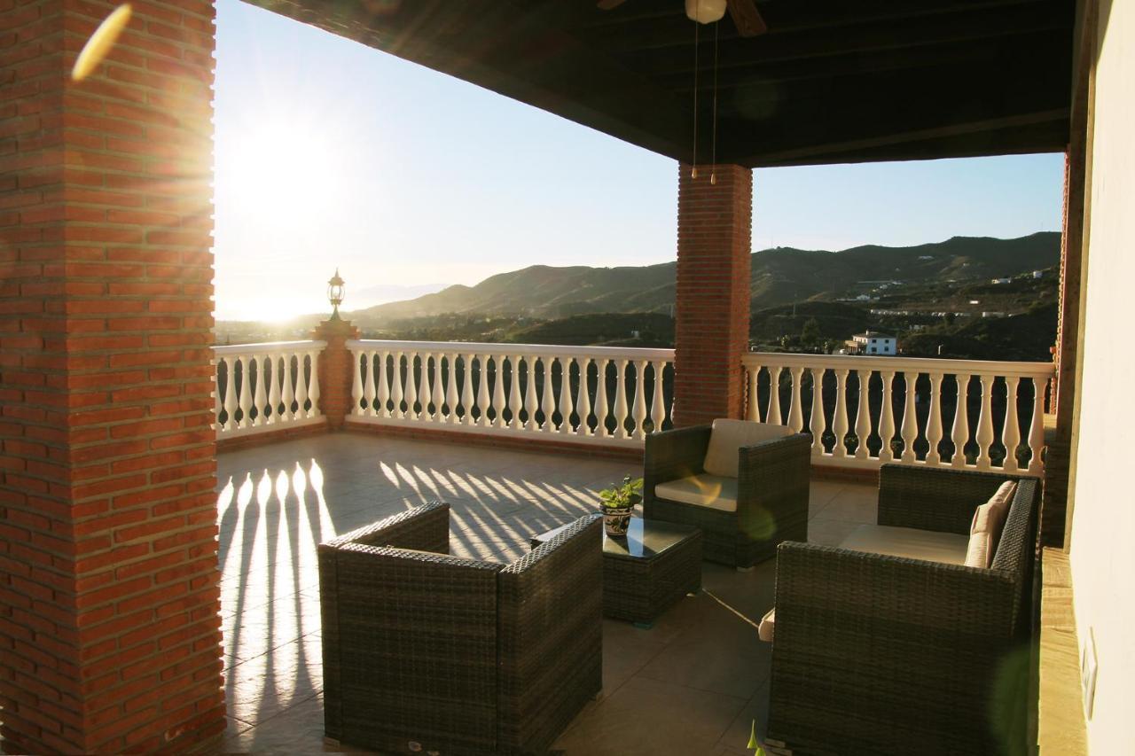 Villa El Palomar Azul With Pool And Sea View Benajarafe Esterno foto