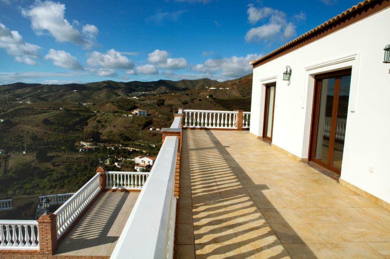 Villa El Palomar Azul With Pool And Sea View Benajarafe Esterno foto